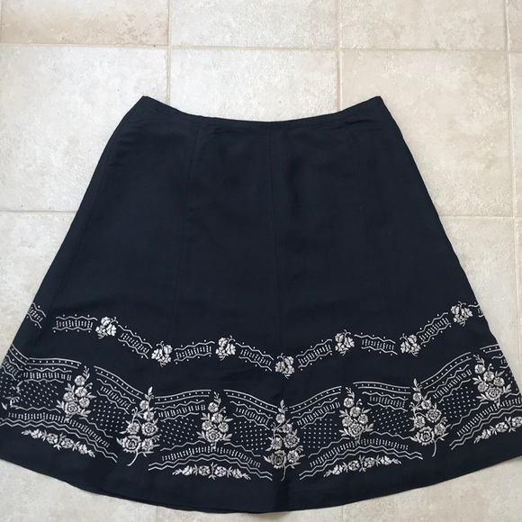 Dress Barn Dresses & Skirts - Dress Barn linen/rayon embroidered skirt size 18W